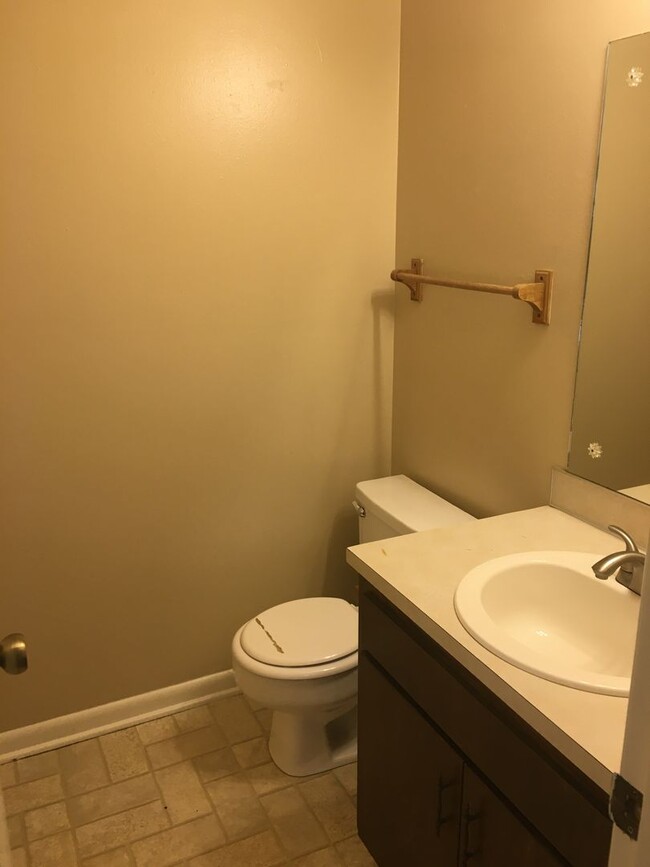 Building Photo - MUST SEE THIS CHARMING HOME!