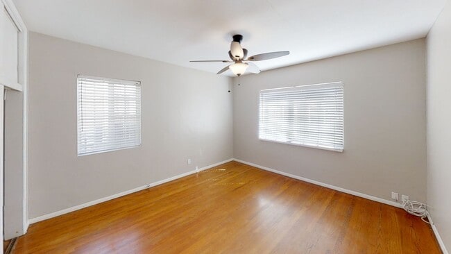 Building Photo - 8BD/4BA on Rockford! Great Yard! (Lease ou...