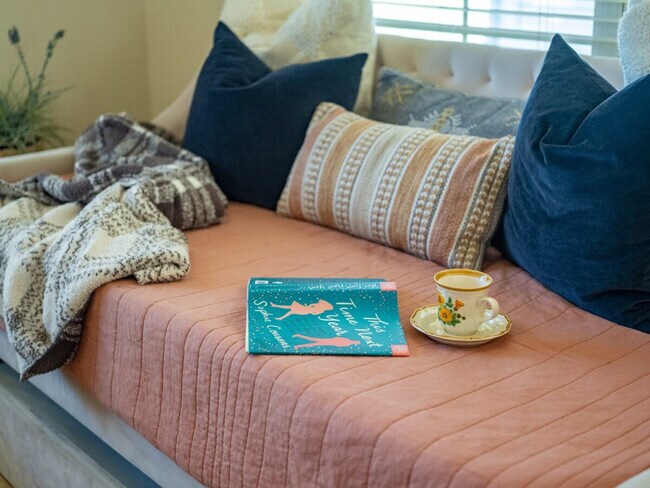 Building Photo - 4181 N Rolling Meadows Dr