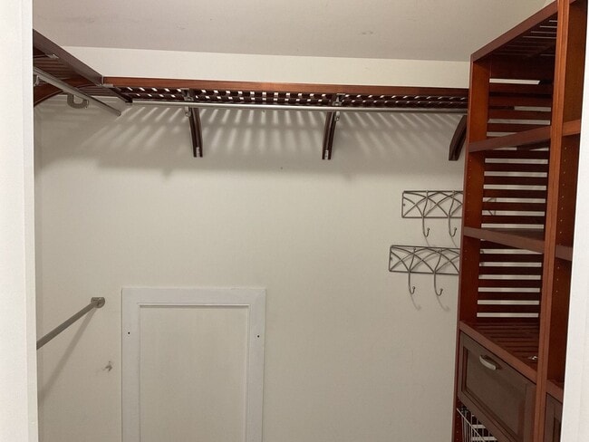 Building Photo - 4 Bedroom 2.5 Bathroom located in Old Mill...