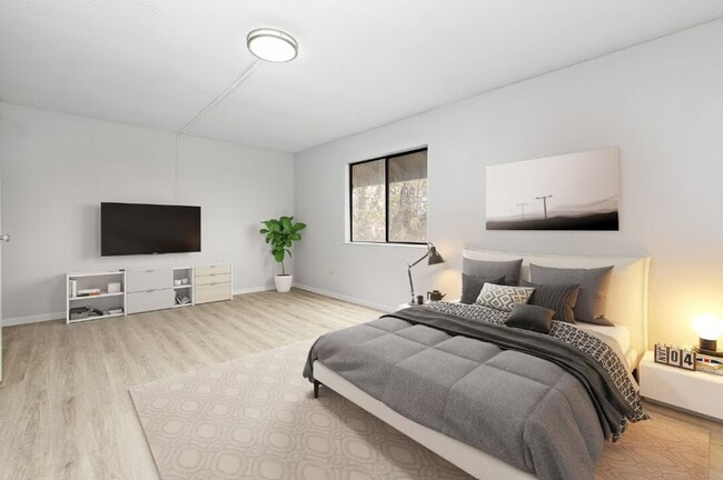 Building Photo - 5400-5600 E 84th Ter-32A