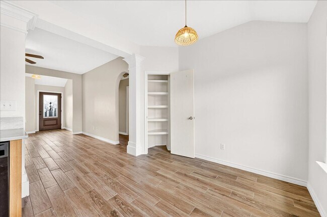 Building Photo - 2314 Blue Star Dr