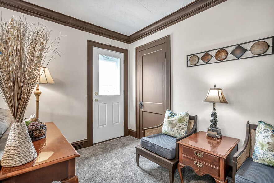 Building Photo - 817 Bell Ave