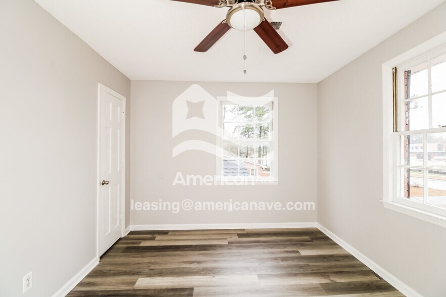 Building Photo - 9574 Windsor Lake Blvd