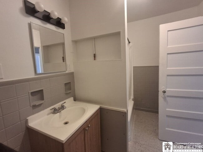 Building Photo - 11 Prather Ave