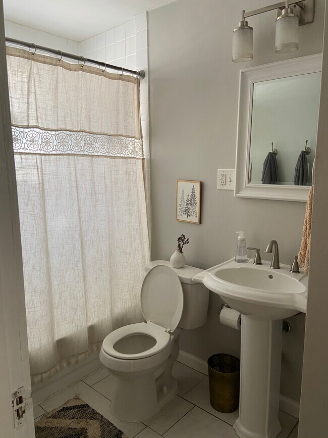 Building Photo - 7748 Wise Ave