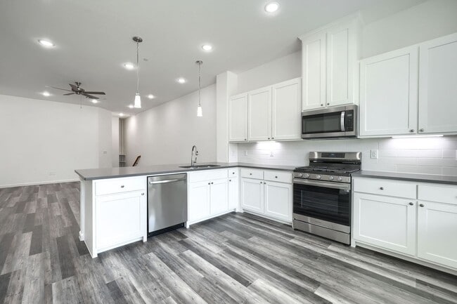 Building Photo - Luxurious Townhome in Frisco!