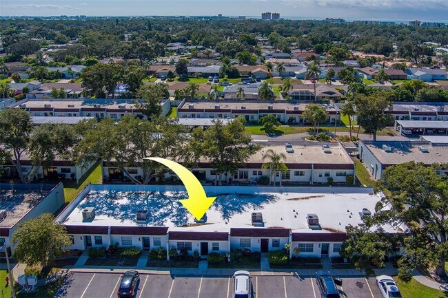 Building Photo - 13827 Mission Oaks Blvd