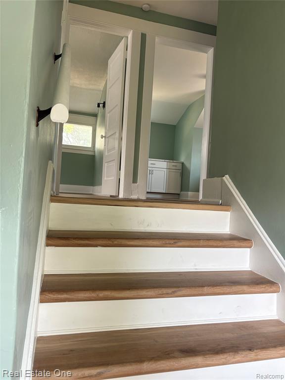 Building Photo - 319 W Parent Ave