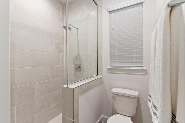 Building Photo - 308 Jensen Dr