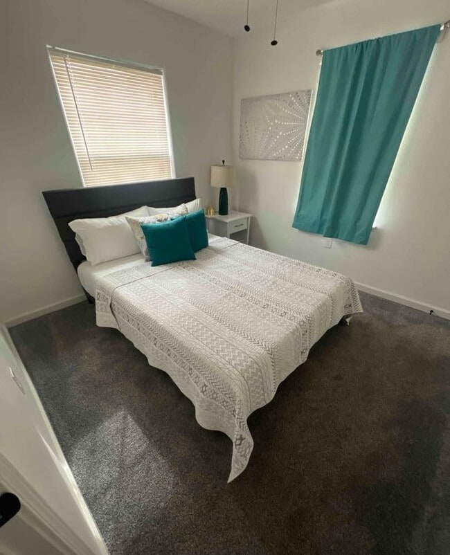 Building Photo - 1538 NE 42nd St