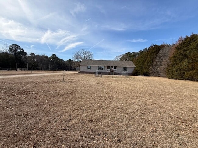 Building Photo - $500 OFF move in SPECIAL!  Room to Roam