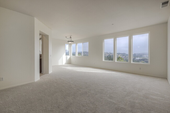 Building Photo - Highland Ranch Spring Valley 2-story 3 bd ...