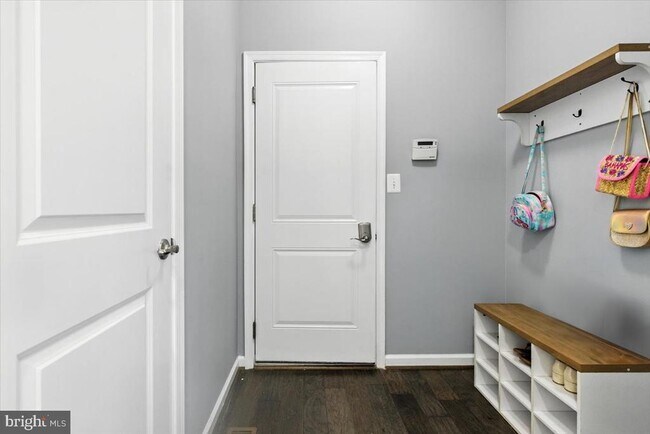 Building Photo - 8518 Cedar Chase Dr