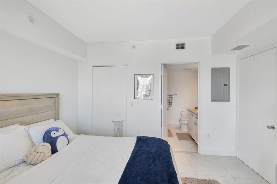 Building Photo - 185 SW 7th St