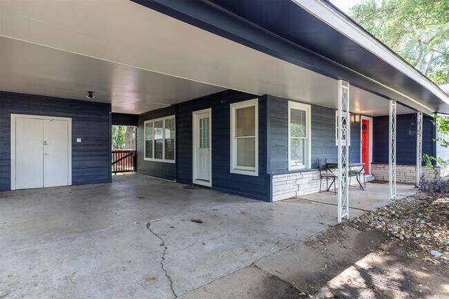 Building Photo - 3005 Menchaca Rd