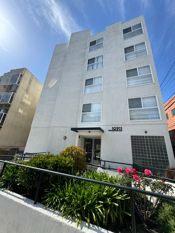 Building Photo - 10911 Rochester Ave