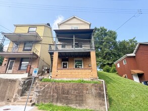 Building Photo - Updated Home - Greenfield