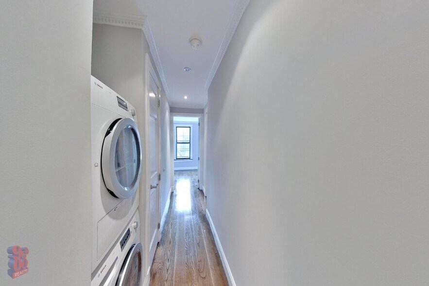 Building Photo - 436 W 52nd St