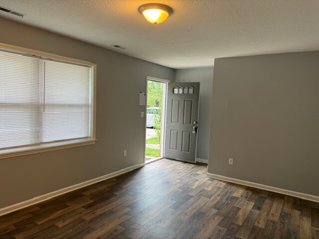 Building Photo - 109 Carriage Pl