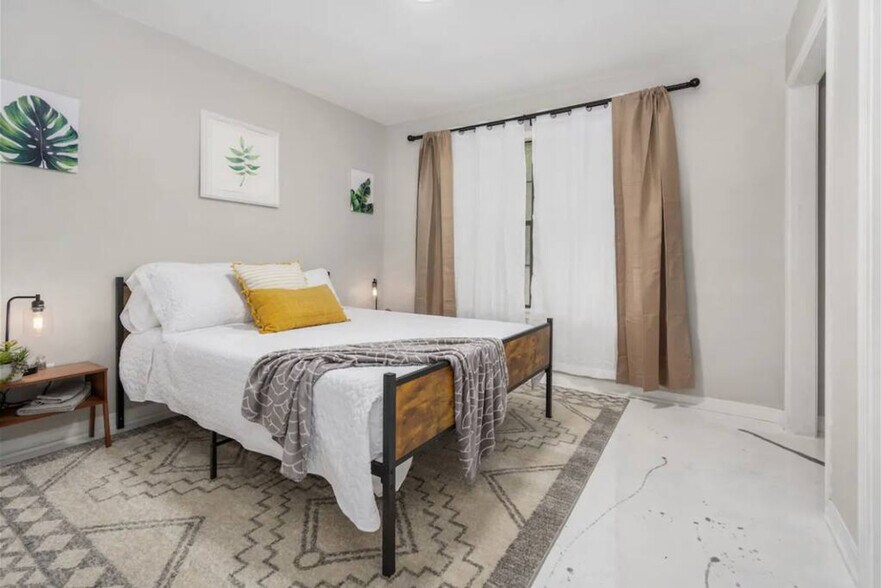 Building Photo - 2001 N 61st Ave