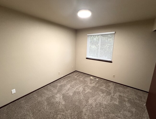 Building Photo - 202 Vashon Ave SE