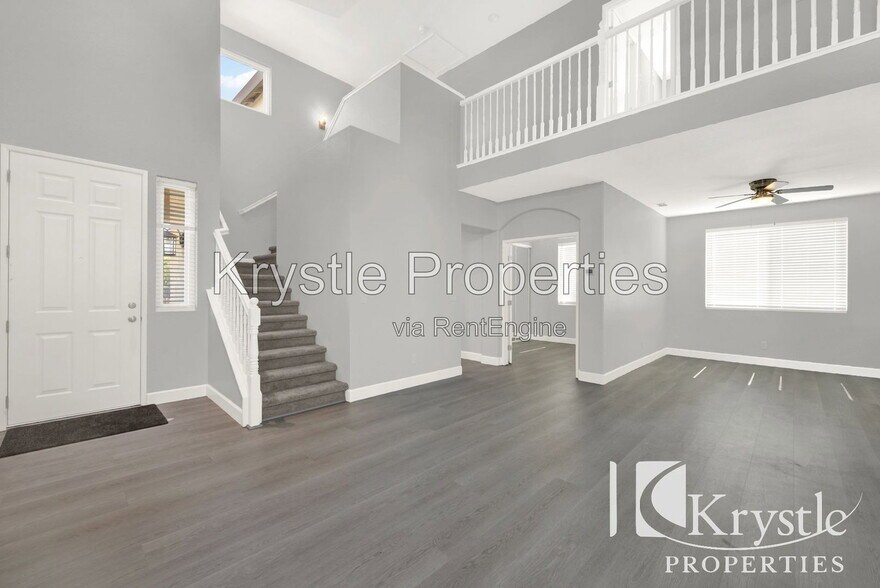 Building Photo - 824 Cedarcrest Dr