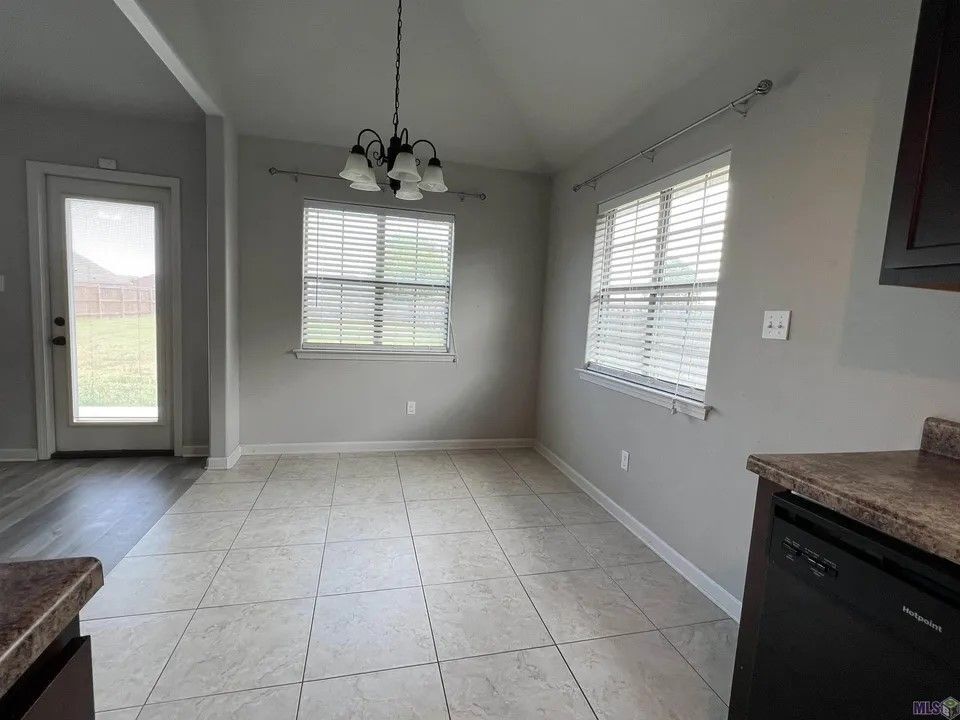 Building Photo - 2410 Hebert Dr