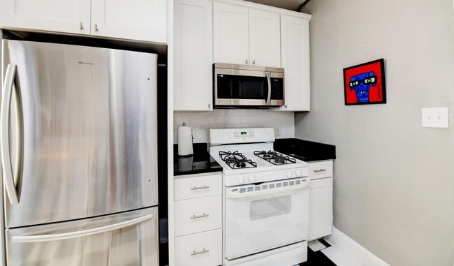 Building Photo - 705 Bryden Rd