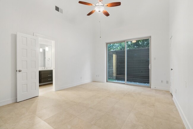 Building Photo - 5602 San Felipe St