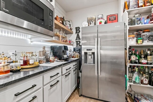 Building Photo - 809 Meadowbend Loop S