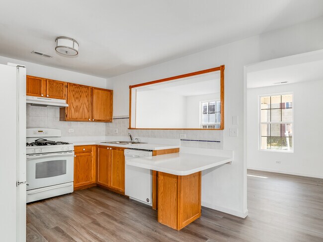 Building Photo - 1053 Symphony Dr