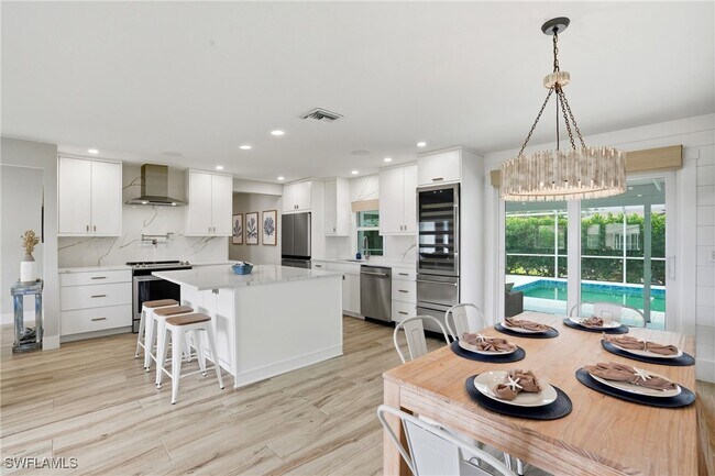 Building Photo - 6163 Plumosa Ave