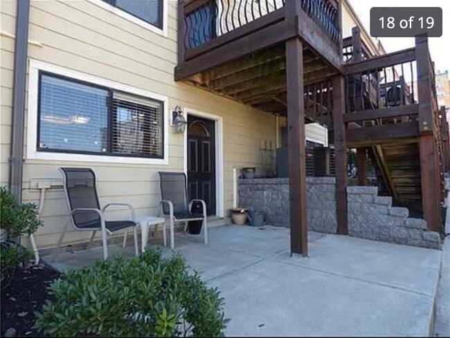 Building Photo - 524 W 10th St