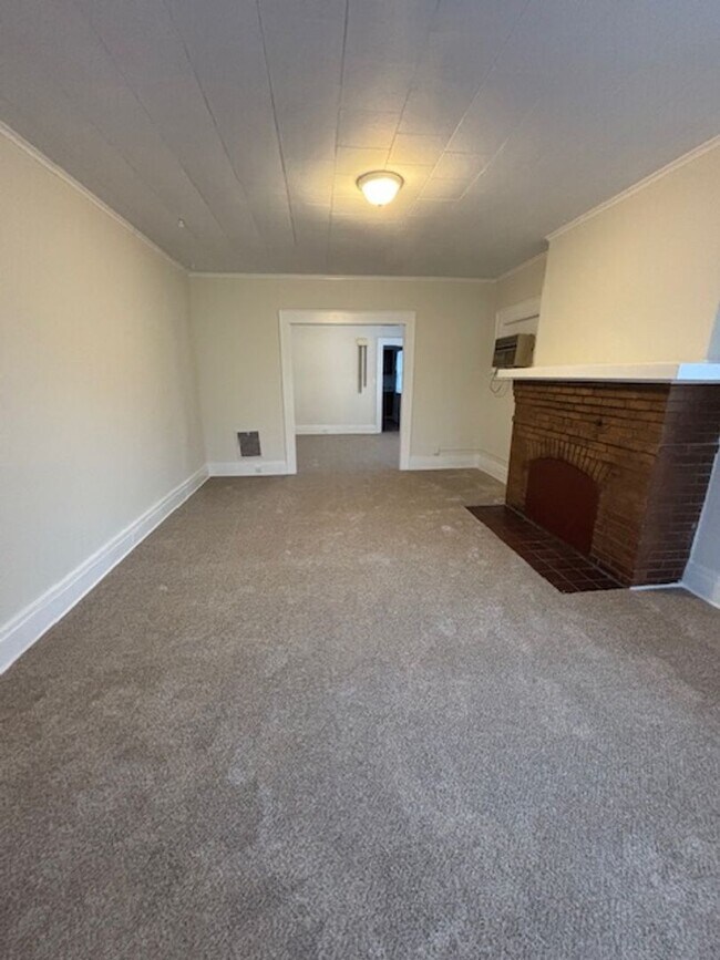 Building Photo - 620-22 Fellows Ave