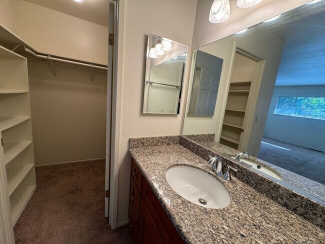 Building Photo - Pinehurst Ave 412-414