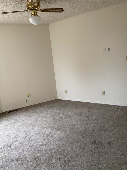 Building Photo - 1021 S 4th St