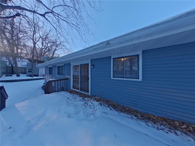 Building Photo - 13101 Thomas Ave