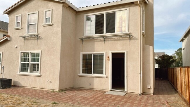 Building Photo - MOVE IN SPECIAL!!!! Month of November free