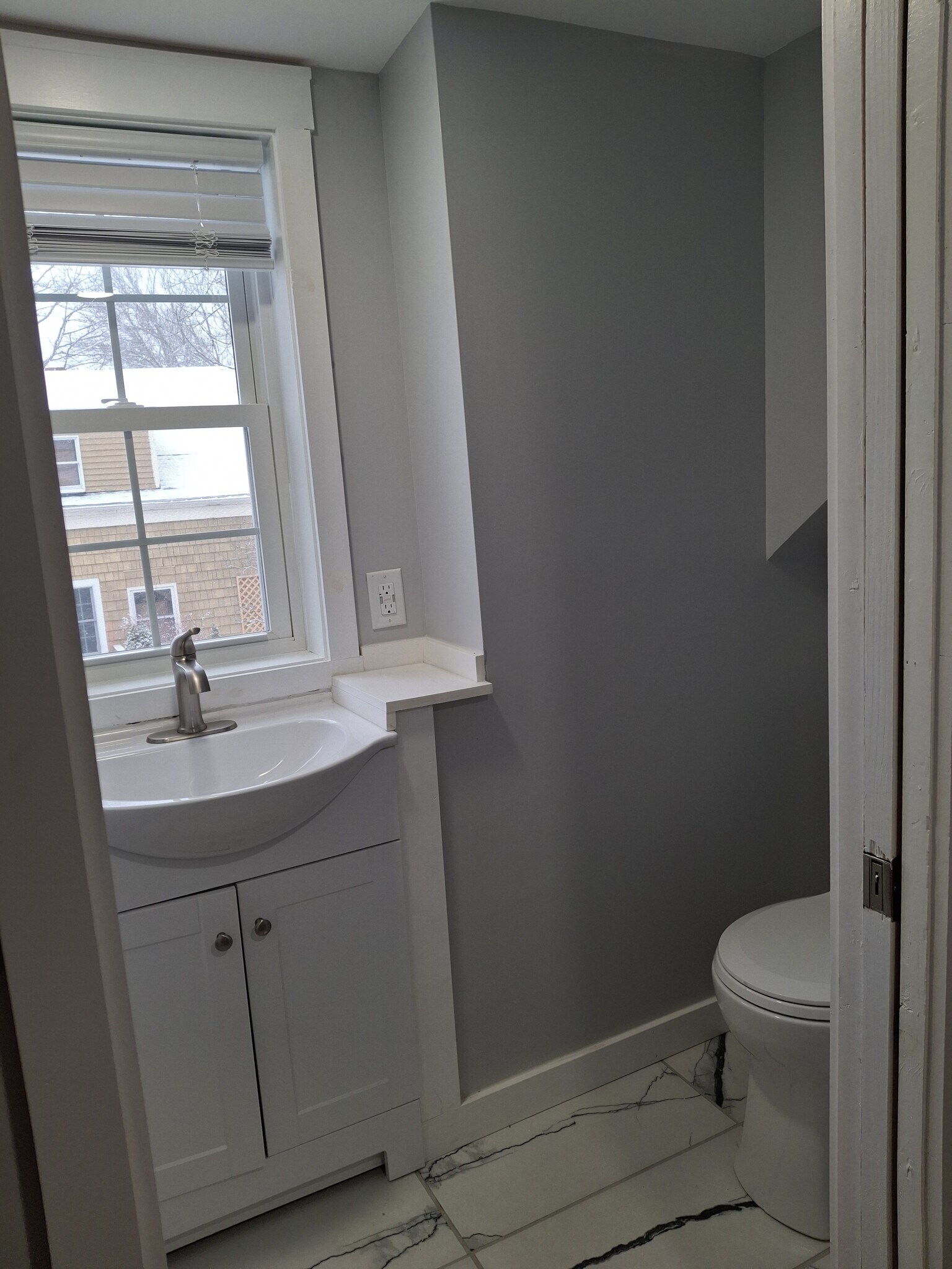 Building Photo - 27 Oak St