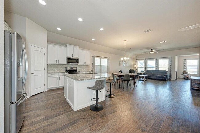 Building Photo - 136 Finley St