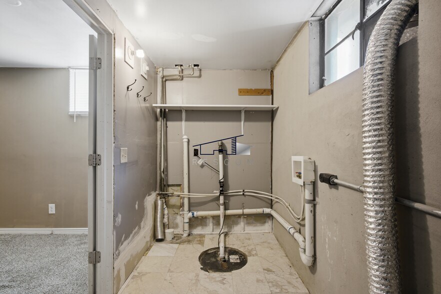 Building Photo - 3729 Quincy Ave