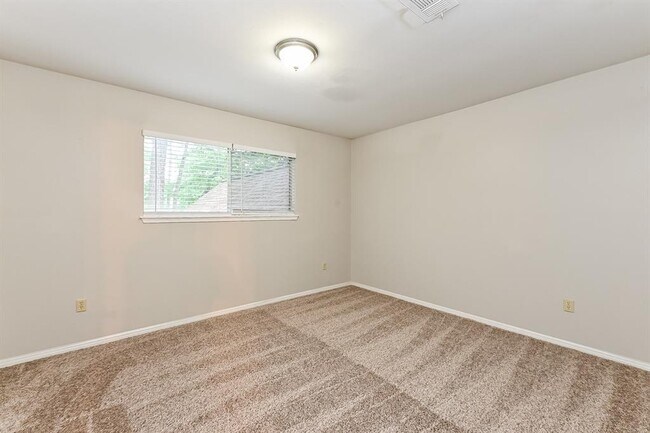 Building Photo - 16911 Memorial Oaks Ln