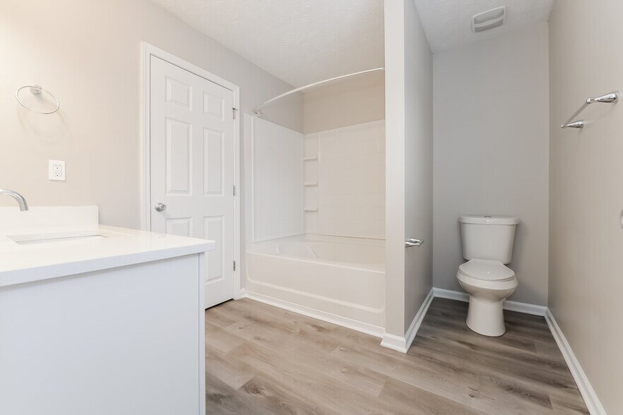 Building Photo - 4017 Riverside Pkwy