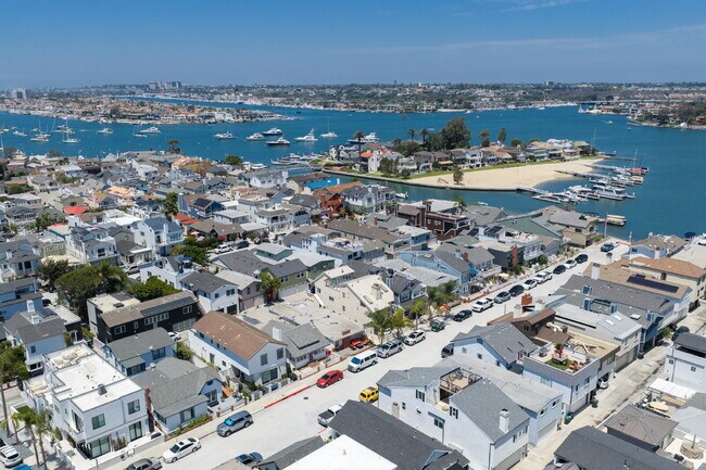 Building Photo - Furnished or Unfurnished Turn Key Updated Home in the Heart of the Peninsula