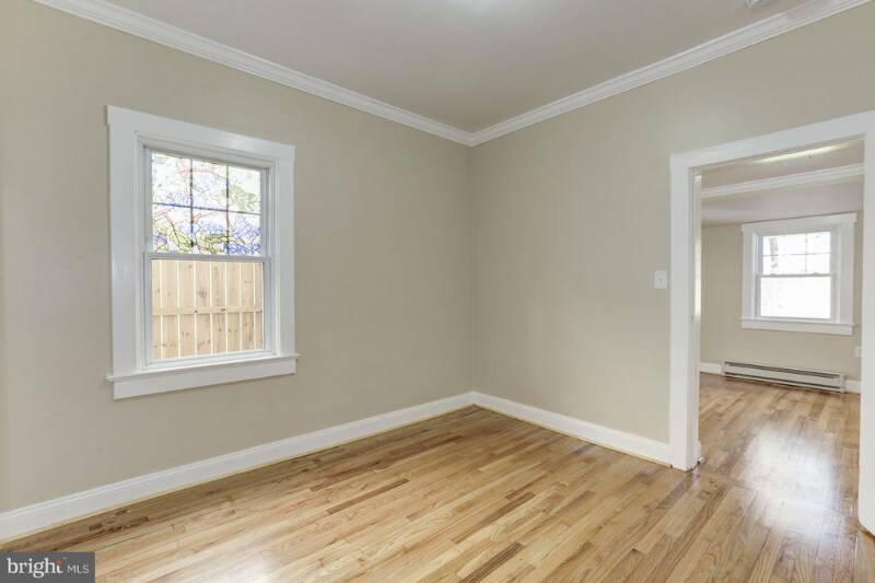 Building Photo - 811 Thayer Ave