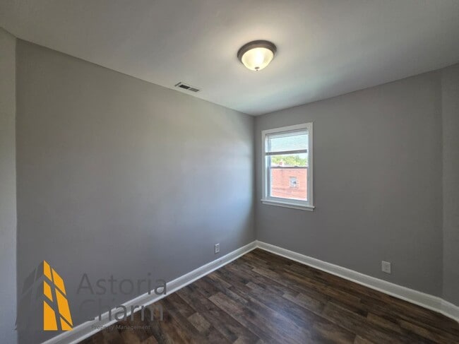 Building Photo - 1015 Lyndhurst St