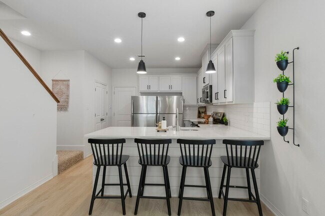 Building Photo - 226 Richards St