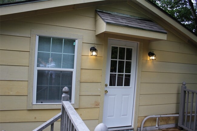 Building Photo - 7540 Ashburn St