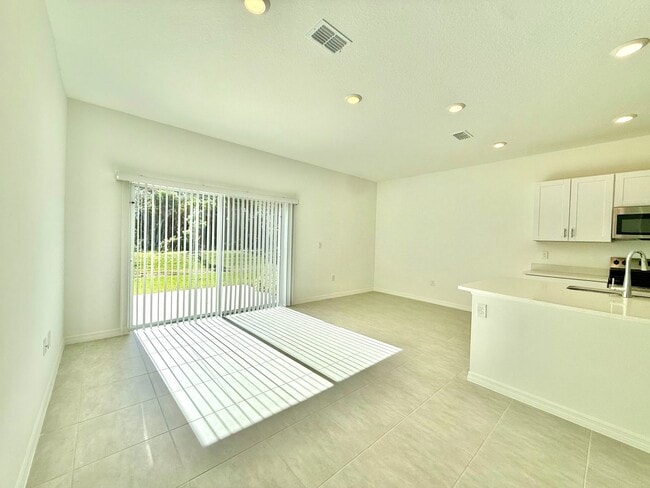 Building Photo - Riverside living redefined - 3Bedrooms/2.5Baths newly built townhome in Edgewater!